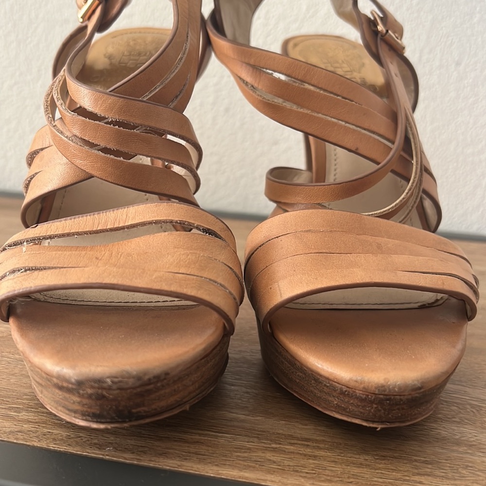 Tan heels - Picture 2 of 4